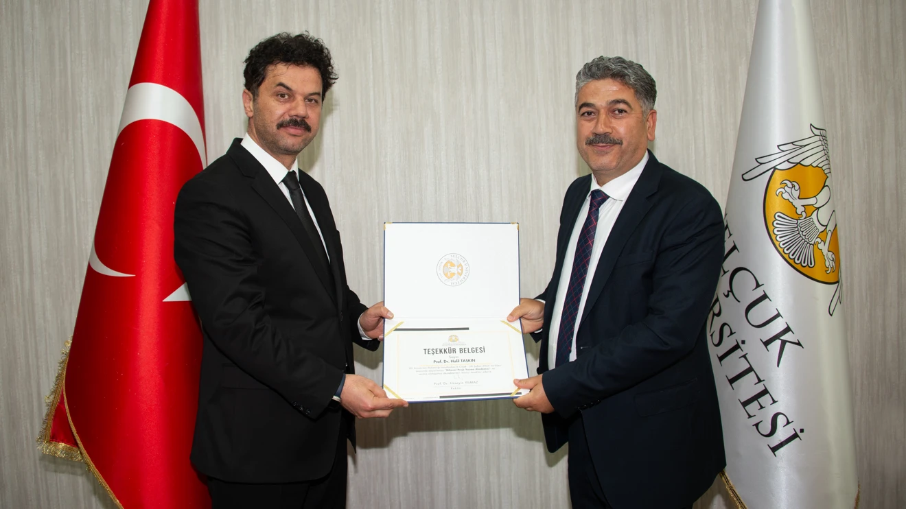 Rektör Yılmaz’dan proje eğitimlerine katkı sağlayan akademisyenlere teşekkür